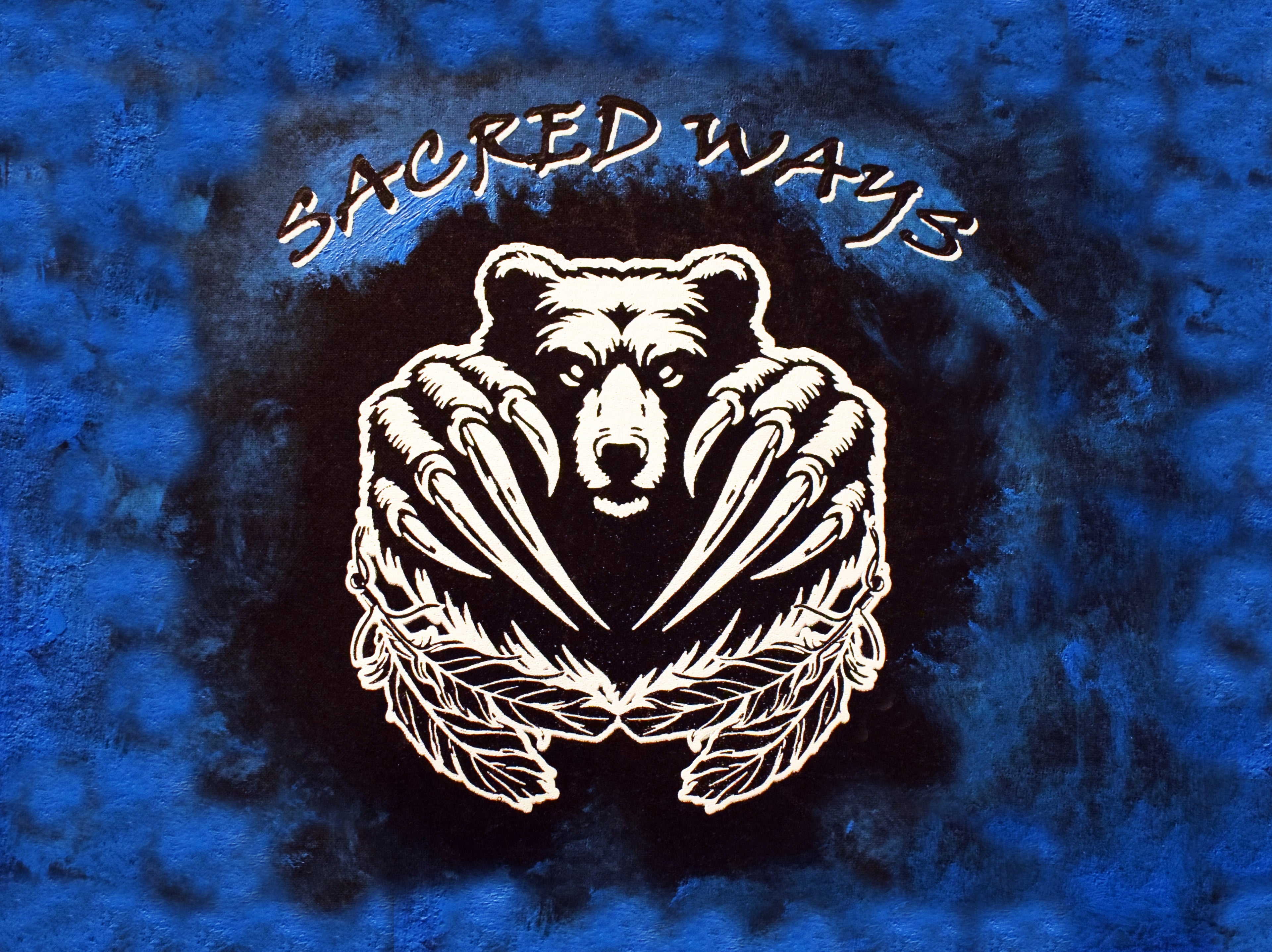 Bear's sacred ways with feathers - Hoodie