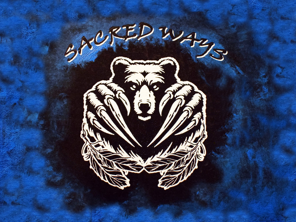 Bear's sacred ways with feathers - Hoodie